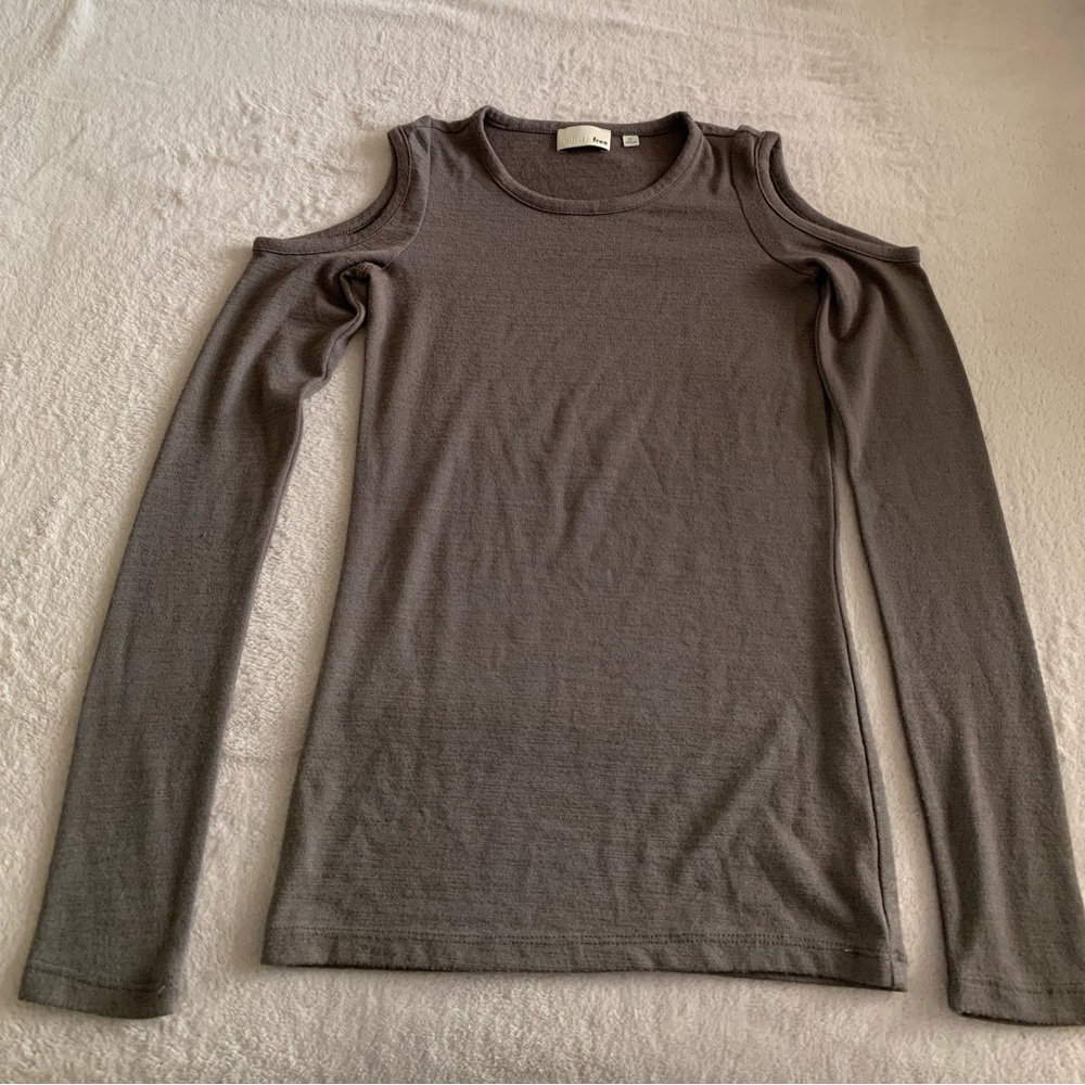 Wilfred top with shoulder cutouts